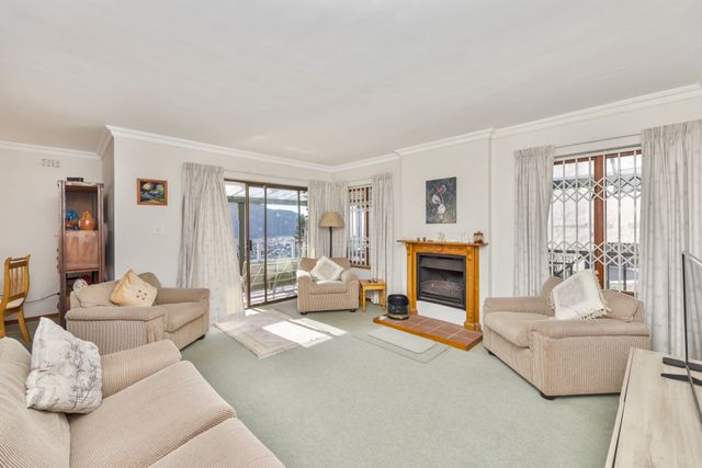 To Let 6 Bedroom Property for Rent in Fish Hoek Western Cape
